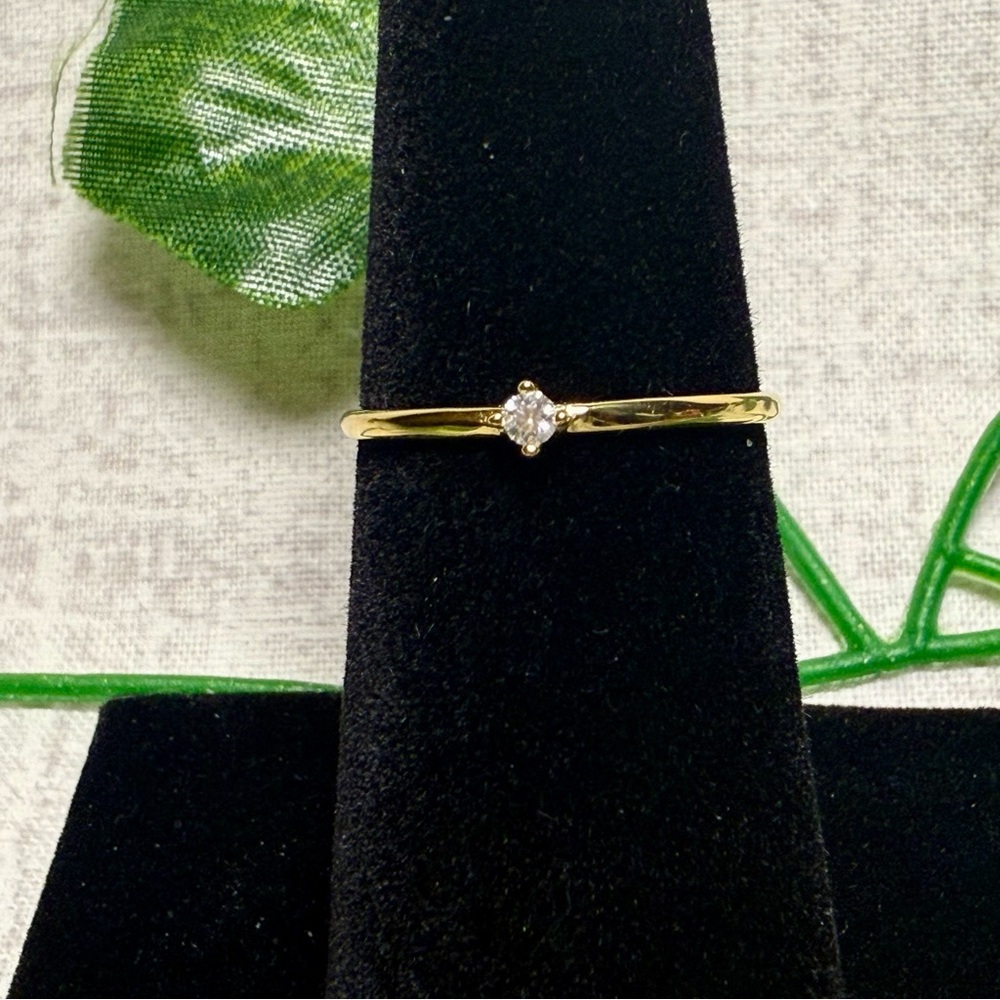 New Gold-Plated Sterling Silver & Moissanite Twinkle Solitaire Ring, Size 6 💍